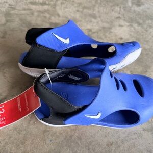NWT Nike Kids Blue Sandals 13.5c